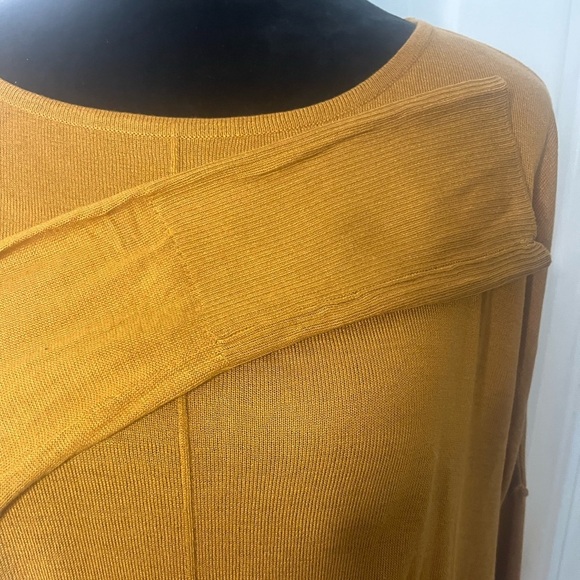 Women’s H&M size M, golden mustard colored seamed‎ tunic sweater. - Picture 6 of 6